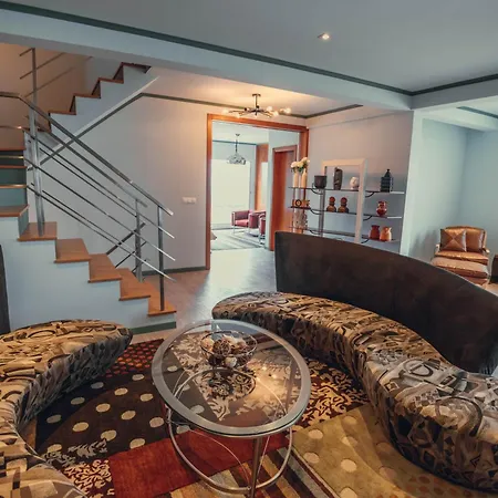 Buddy's House Villa *